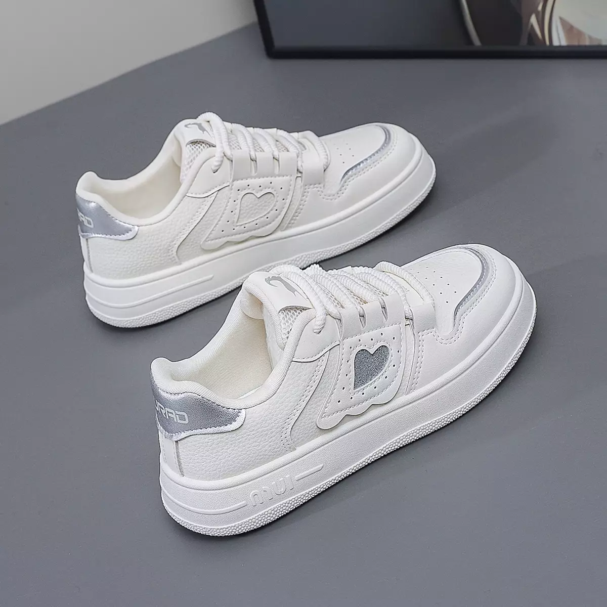 Sepatu Unik Hangout Wanita Sneakers New Design Cewek Q555