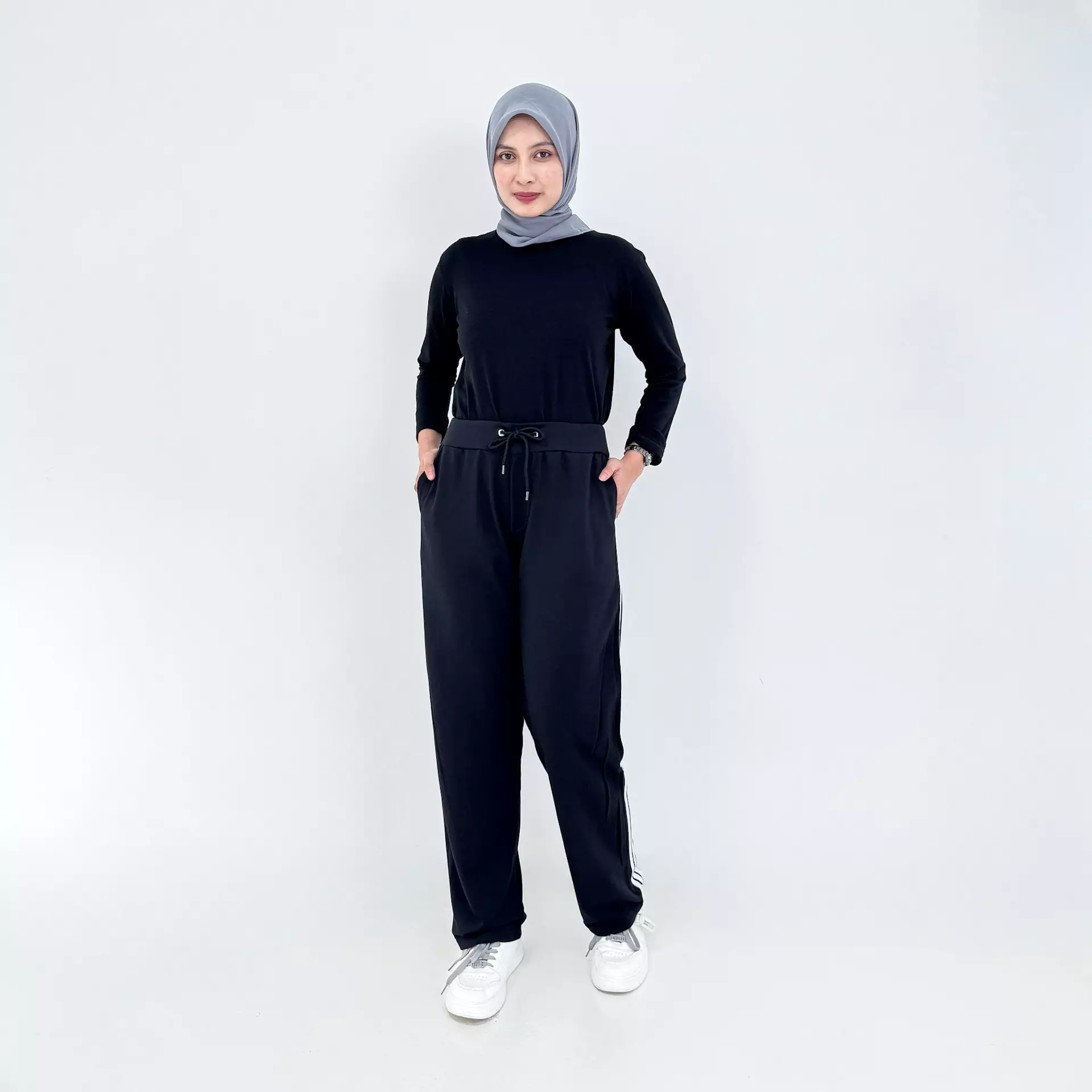 Joan Sweatpants [HITAM] Celana Training Olahraga Wanita Panjang 100 cm