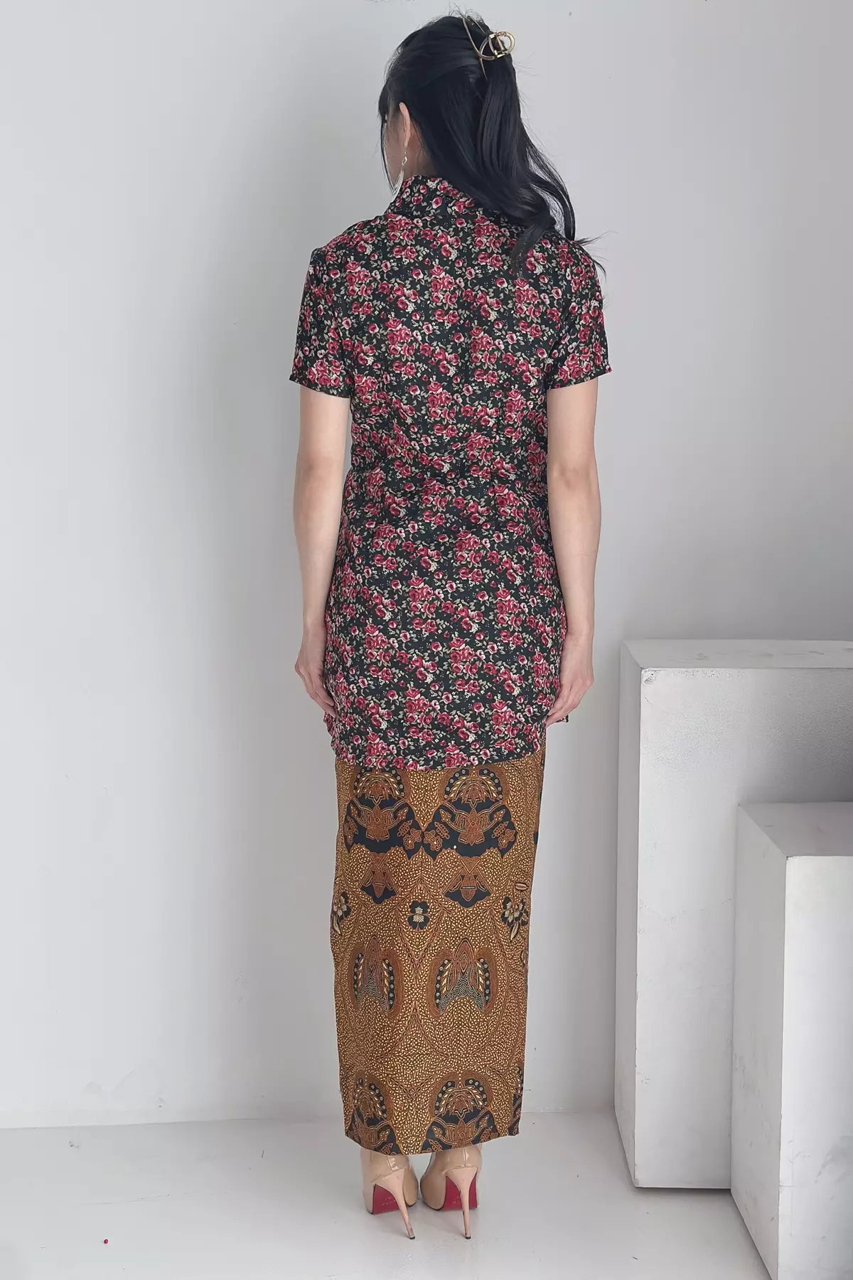 Chandani Kembangan Hitam Kebaya Panjang