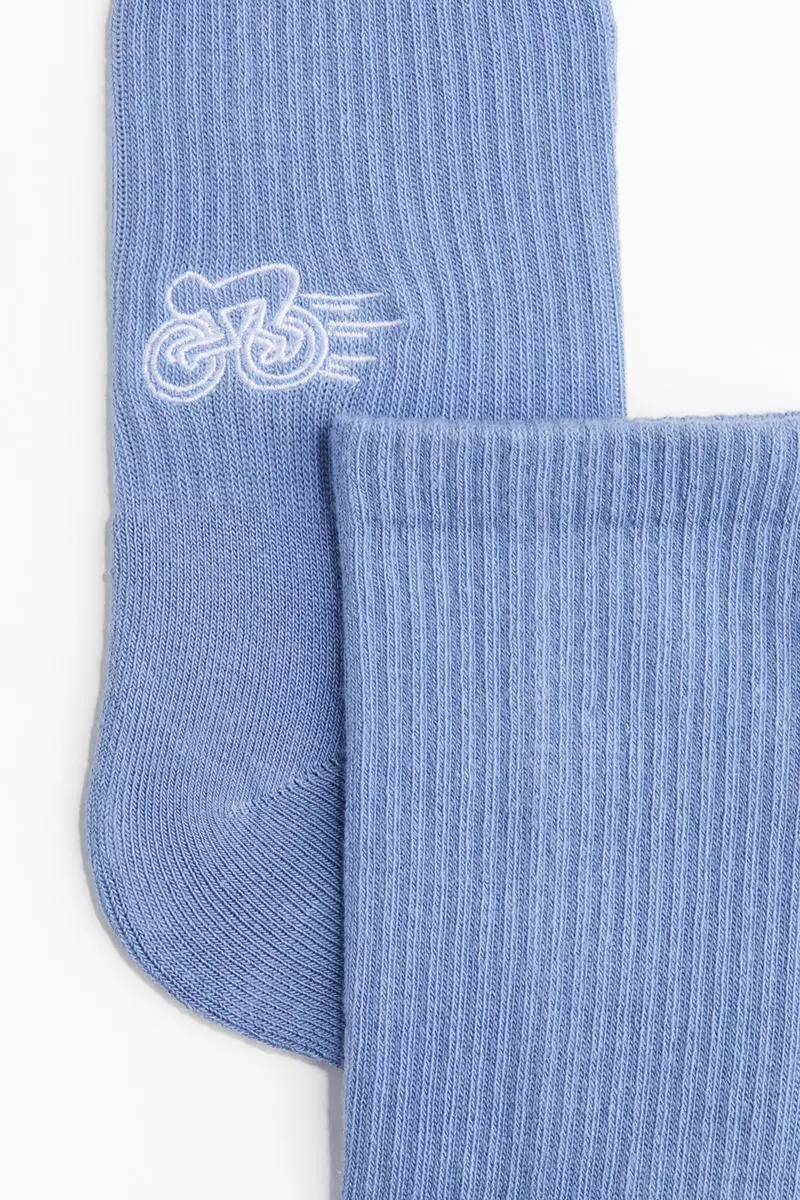 Motif-detail socks