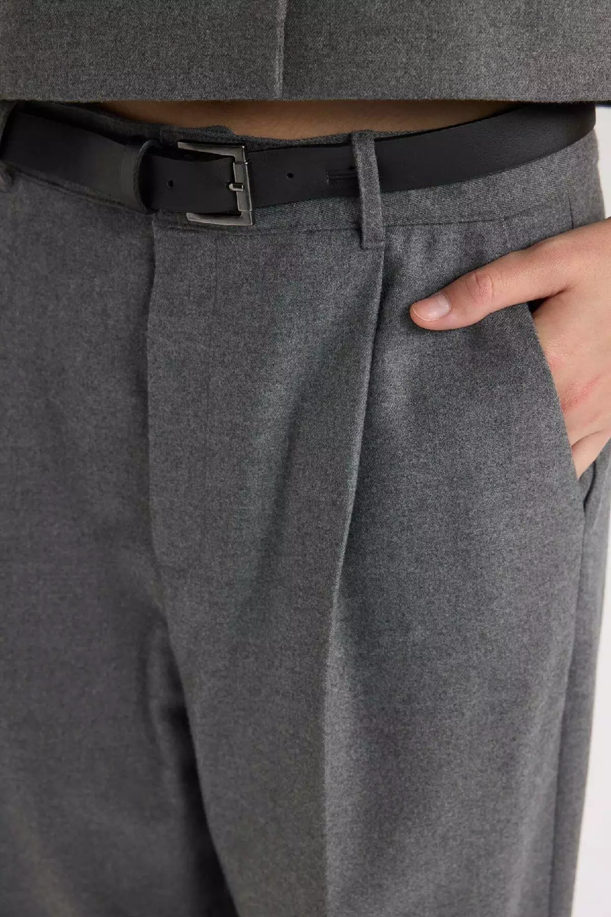 Carrot Fit High Waist Pocket Darted Short Wide Leg Trousers