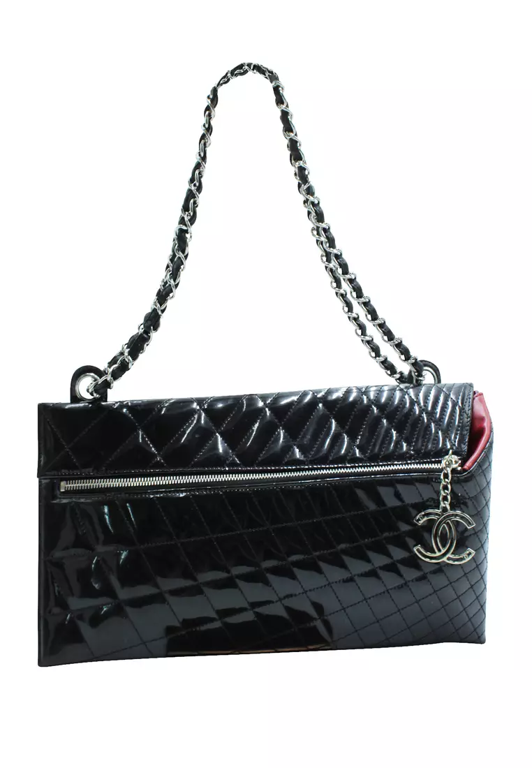 Buy Chanel Pre-Loved Black Quilted Patent Leather Shoulder Bag/ Clutch 2023  Online