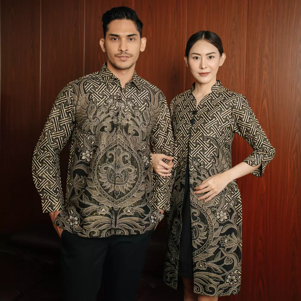 Pinggala Black Kemeja Batik Furing Regular Fit Foil