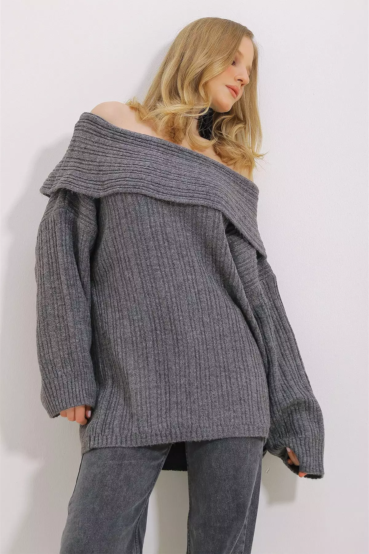 Madonna Collar Oversize Sweatshirt