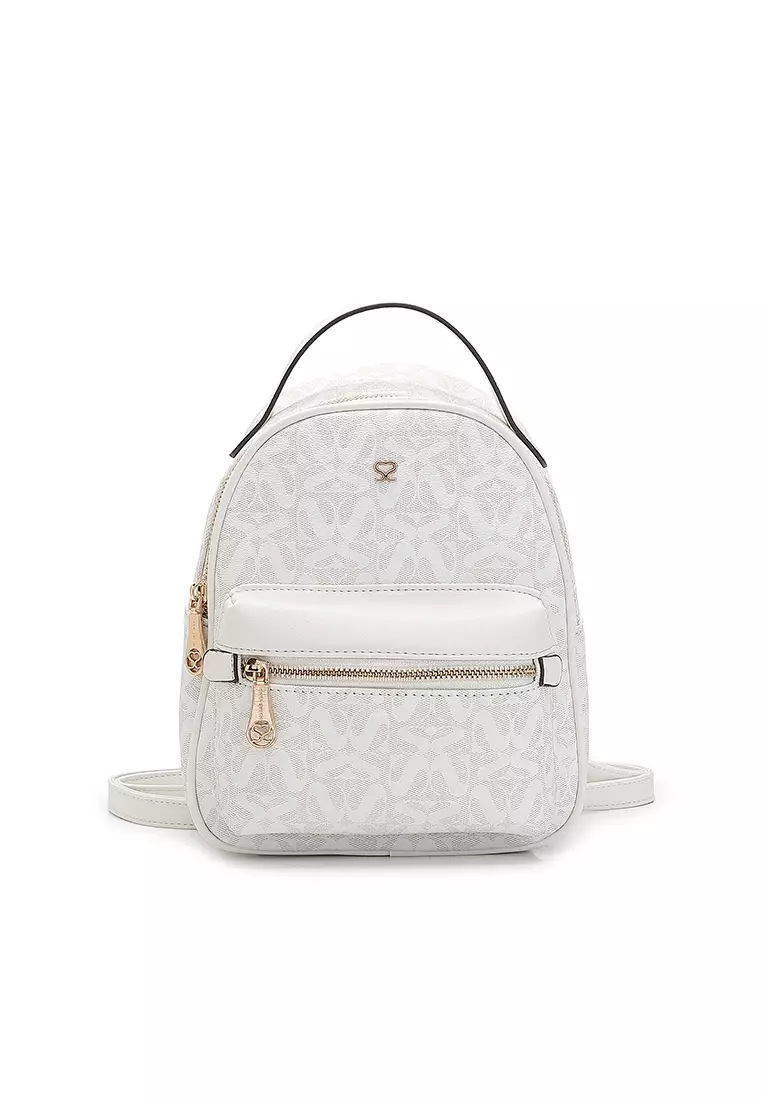 guess backpack mini Factory Pearlman Nylon Logo The Manhattan II Flap Backpack by Guess is a stylish casual backpack that combines functionality with elegance Small guess backpack - Gem