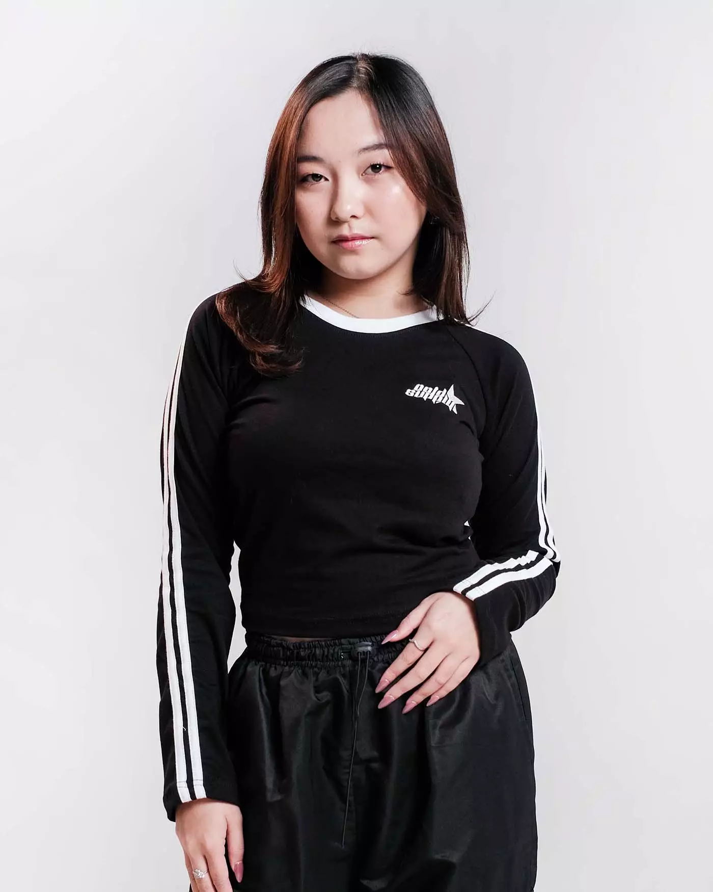 OOTDSUPPLY Cropteefit Longsleeve Raglan Vela Embroidey Strings l Kaos Crop Lengan Panjang CLSRGVLE