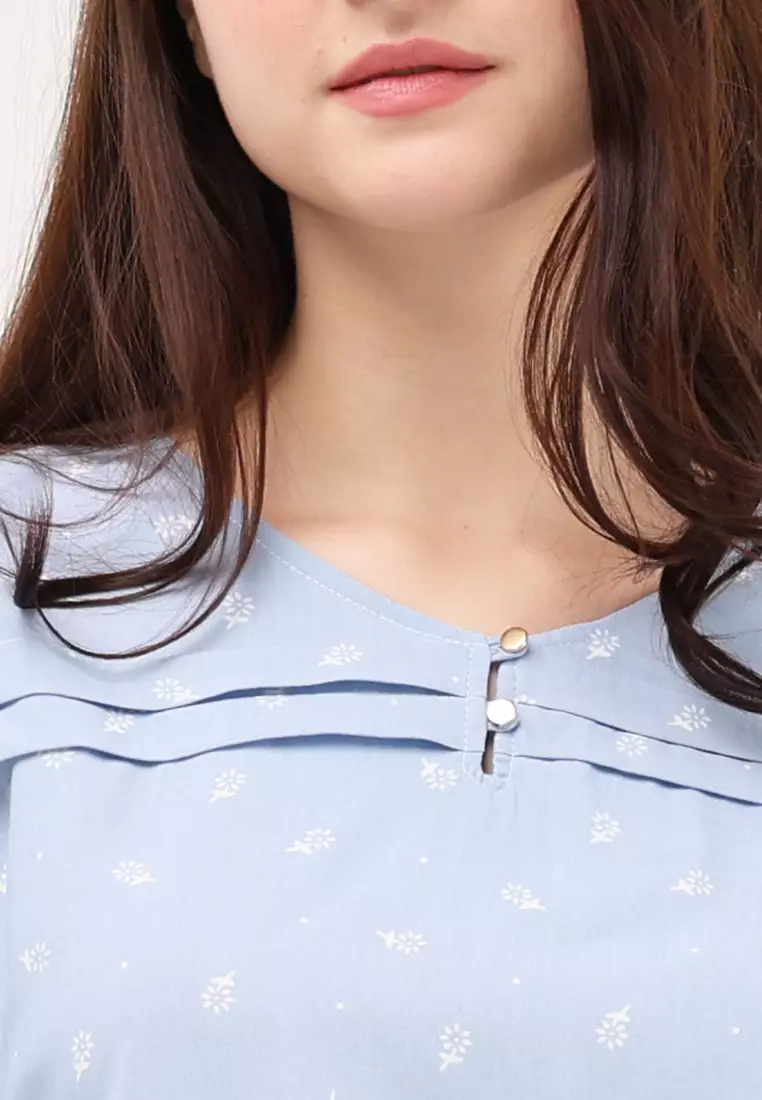 Short Sleeves V-neck Blouse