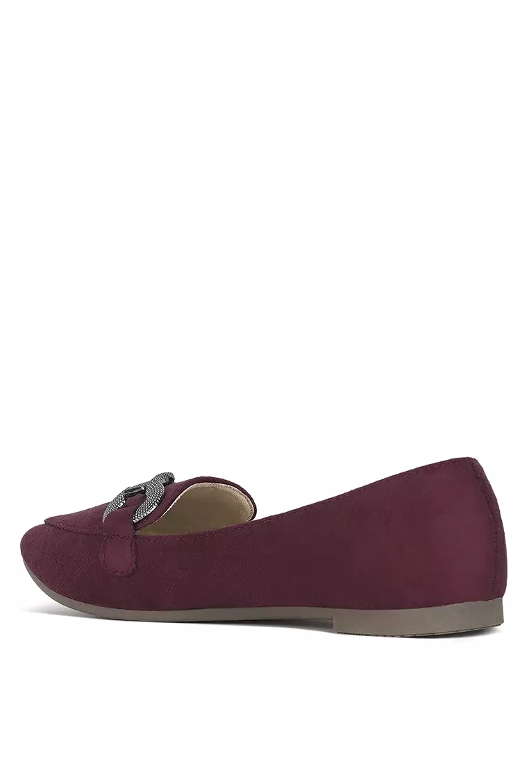 Sepatu Loafer Fleksibel Detail Horsebit dalam warna Burgundy