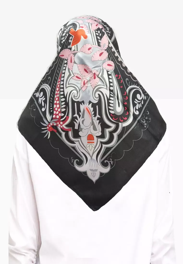 Nasya Hijab Segi Empat Kerudung Silky Satin Square Scarf Black