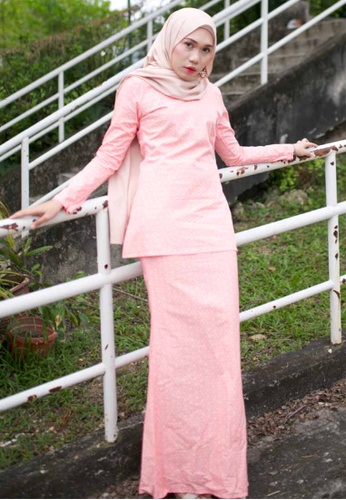 Buy Stella Kurung Modern from Kamelia in Pink at Zalora