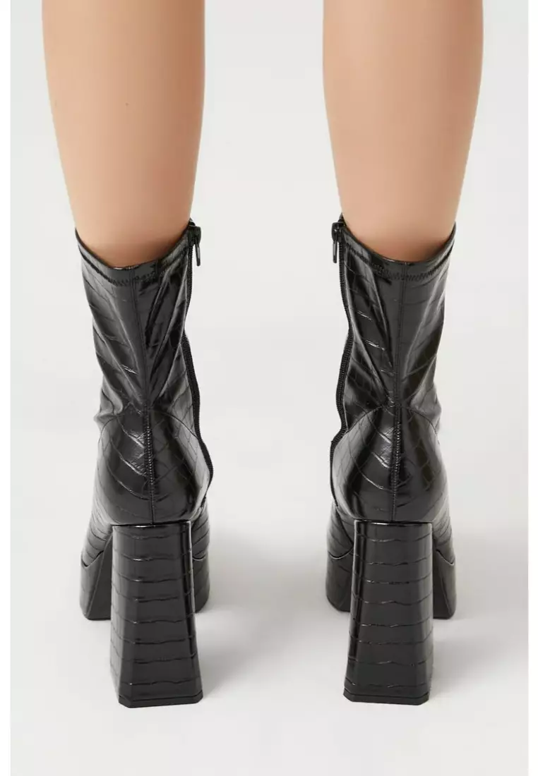 Forever 21 black platform boots discount