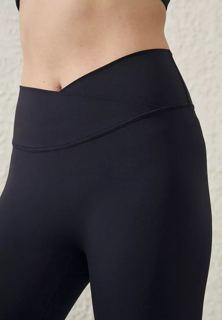 Ultra Luxe Crossover Capri Tights