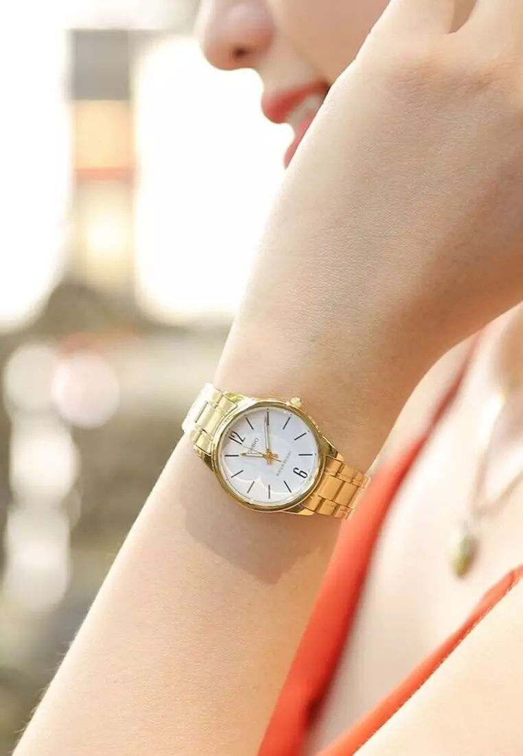 Women Analog Watch LTP-V005G-7B Gold Stainless Steel Strap