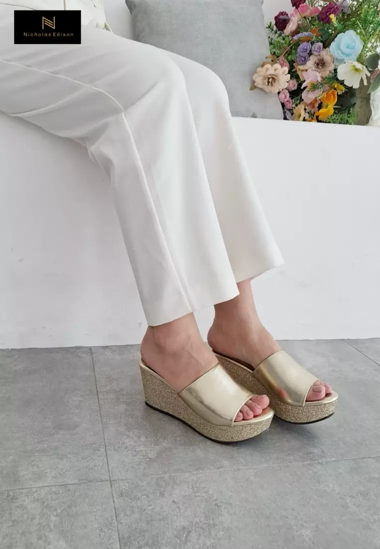 Nicholas Edison Wedge Anika Light Gold
