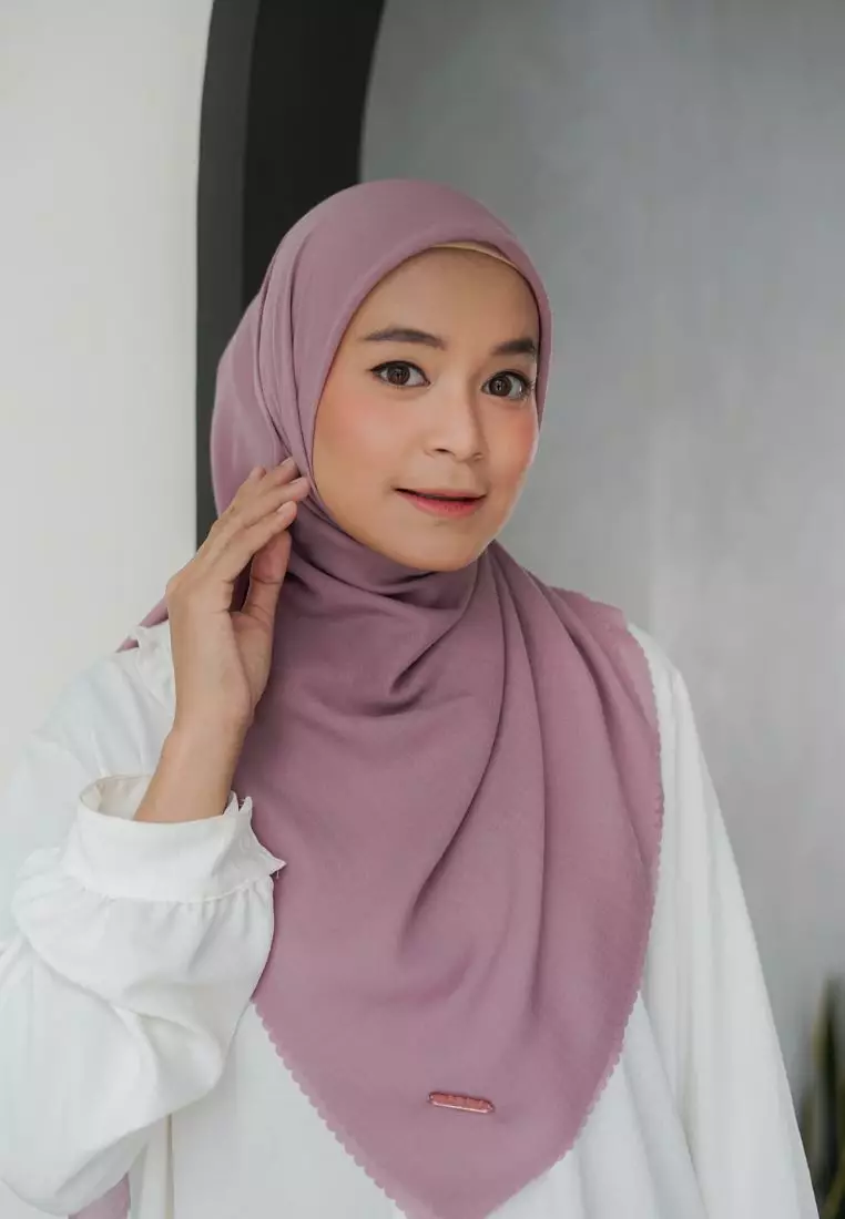 Hijab Segi Empat  Voal Gucci Lasercut Taro