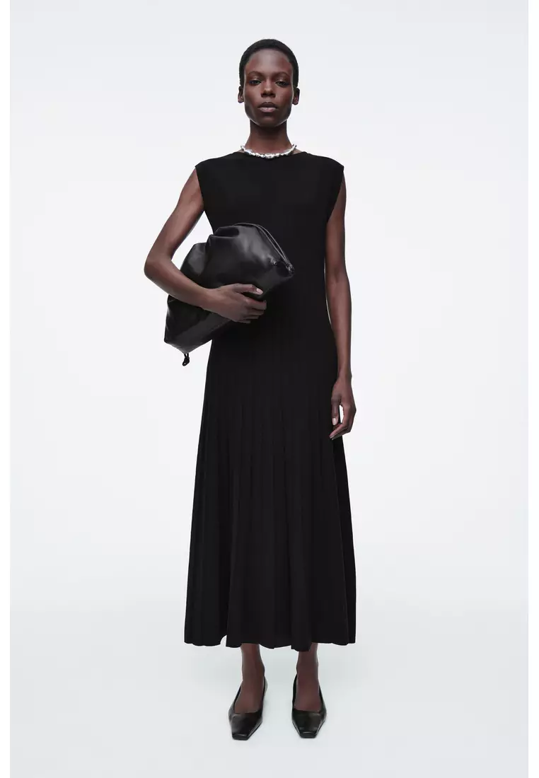 navy dress knee length Never Look Back Navy Floral Lace Short Sleeve Velvet Trim Midi Dress main image 1