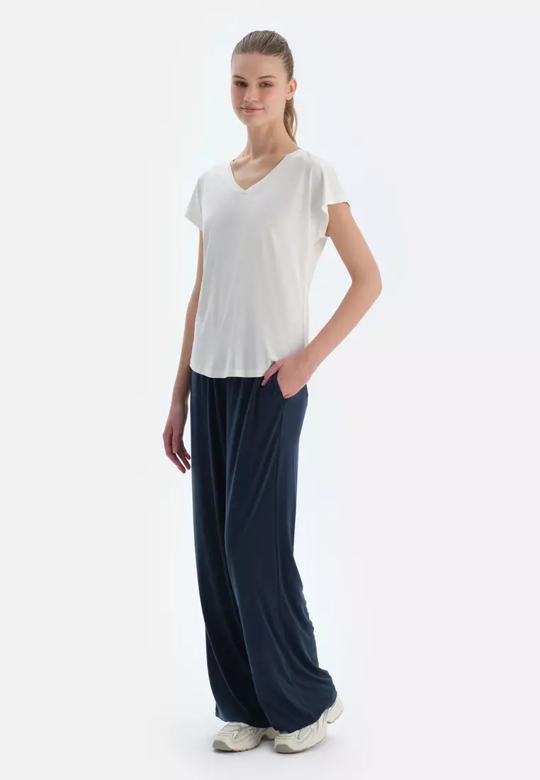 Off White Basic T-Shirt, V-Neck, Regular, Short Sleeve Loungewear for Women