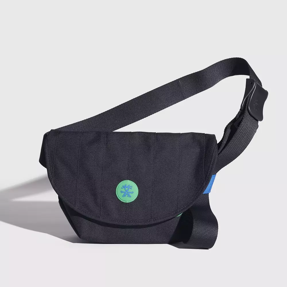 Crumpler small messenger bag clearance