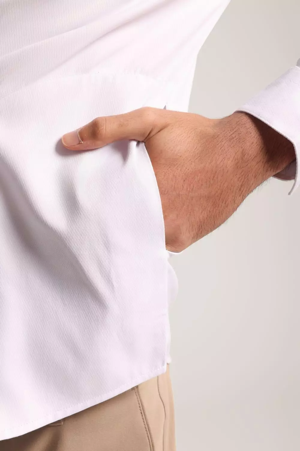 MOC Kemeja Koko Lengan Panjang Pria Hisnan - White