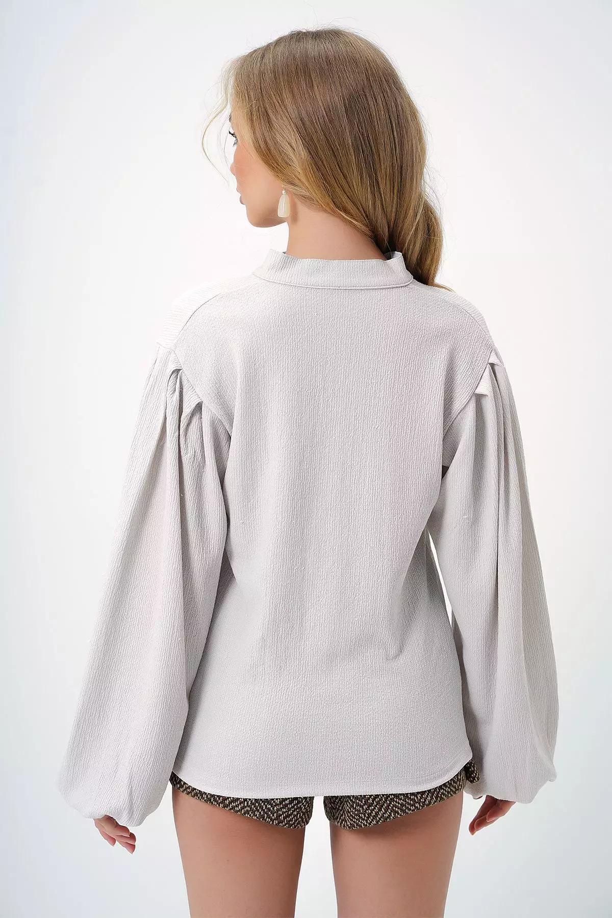 Women's Stone Judge Collar Front Buttoned Balloon Sleeve Textured Crepe Shirt Blouse