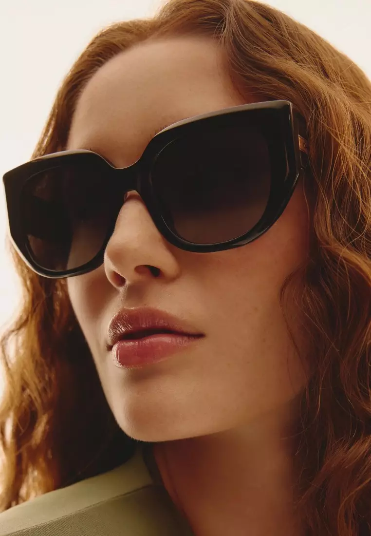 Busy Busy Sunglasses - Black/Smoke