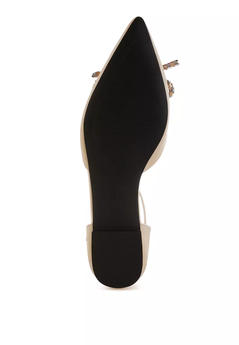 Sandal Datar Pita Detail Berlian Imitasi dalam Warna Emas