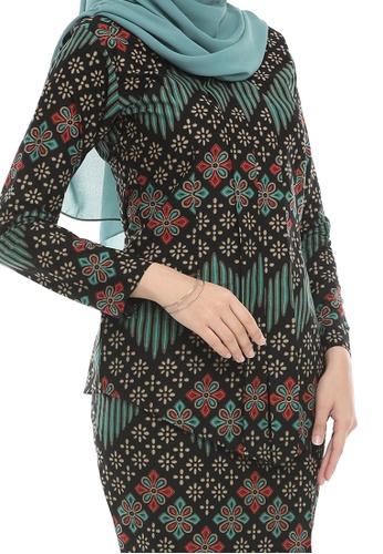 Buy Kebaya Batik Melati from ASIKINAHMAD in Black and Red and Green and Multi only 229