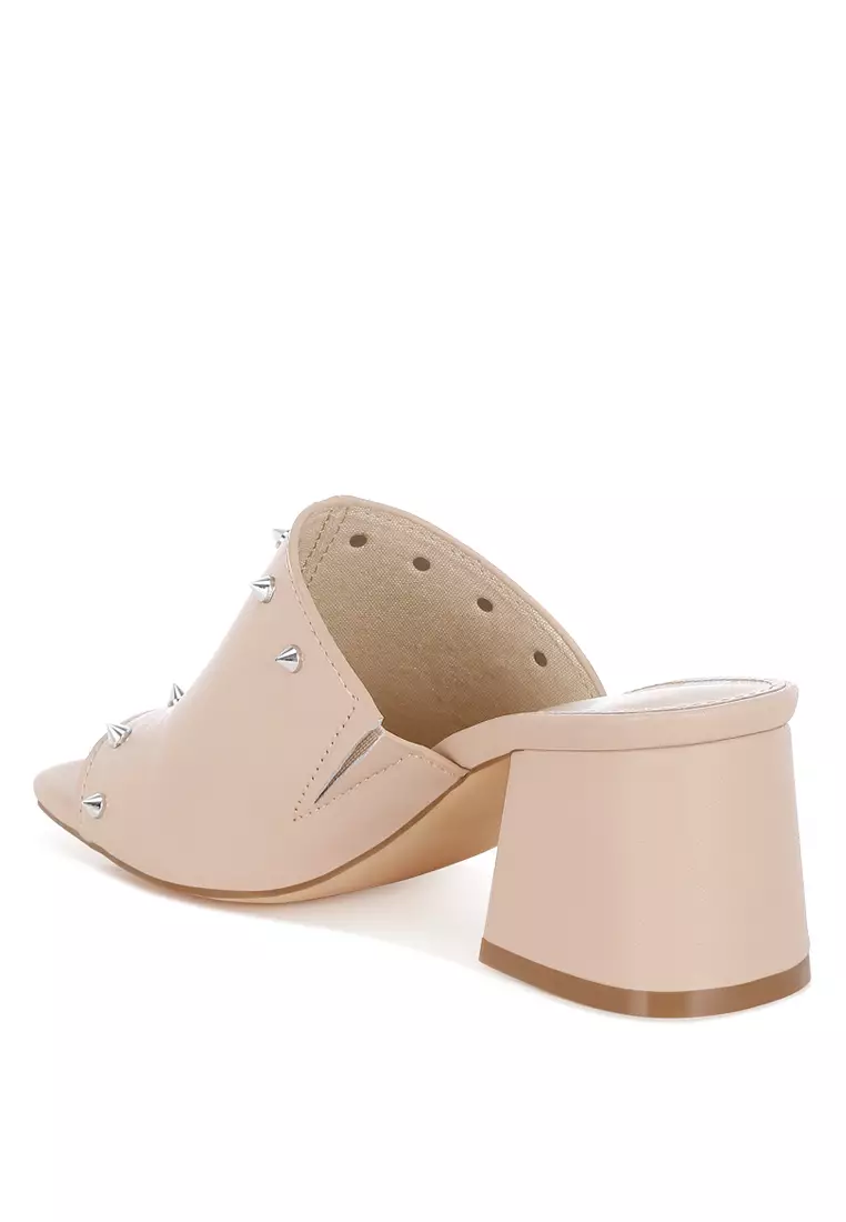 Sandal Mules Bertumit Blok Berhias Stud Warna Beige