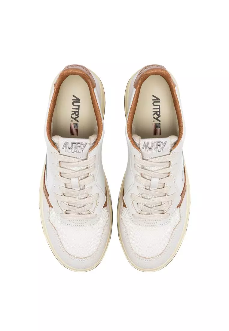 AUTRY - MEDALIST LOW SNEAKERS IN WHITE AND TANZ