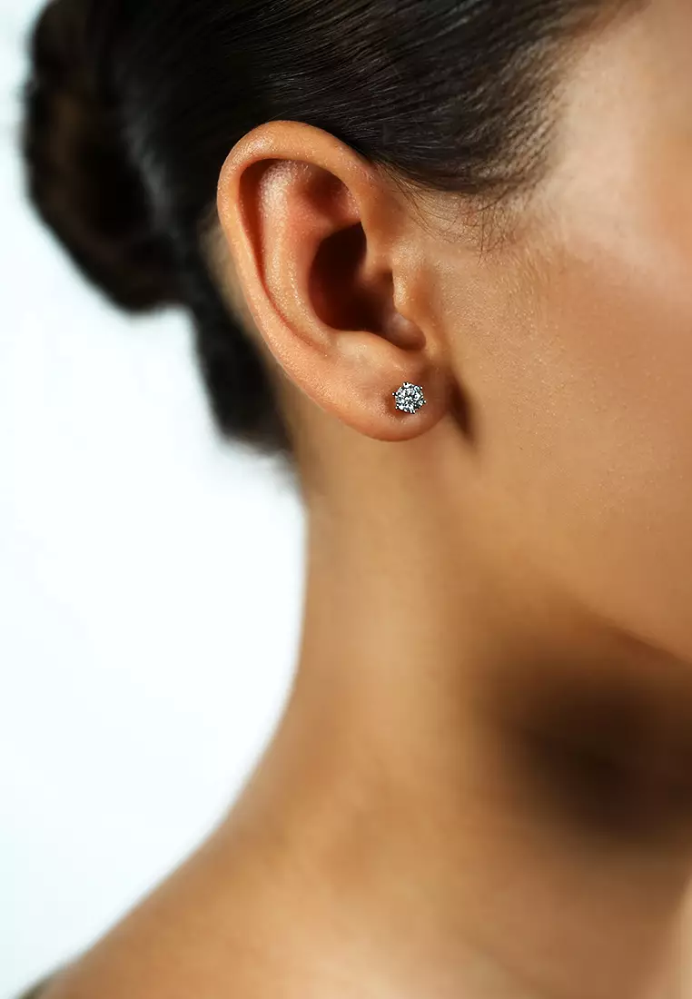 0.8ct TDW Round Lab Grown Diamond Prong Ear Studs in 18K White Gold D/E-VVS/VS