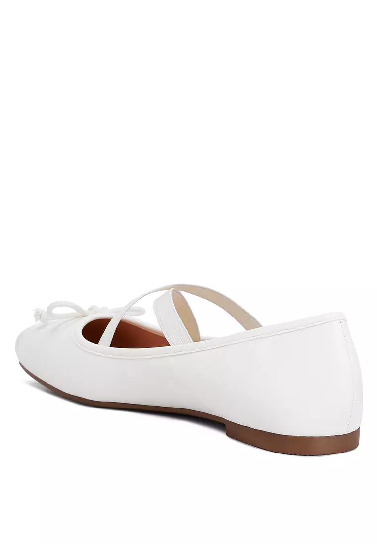 白色再生人造皮革芭蕾平底鞋