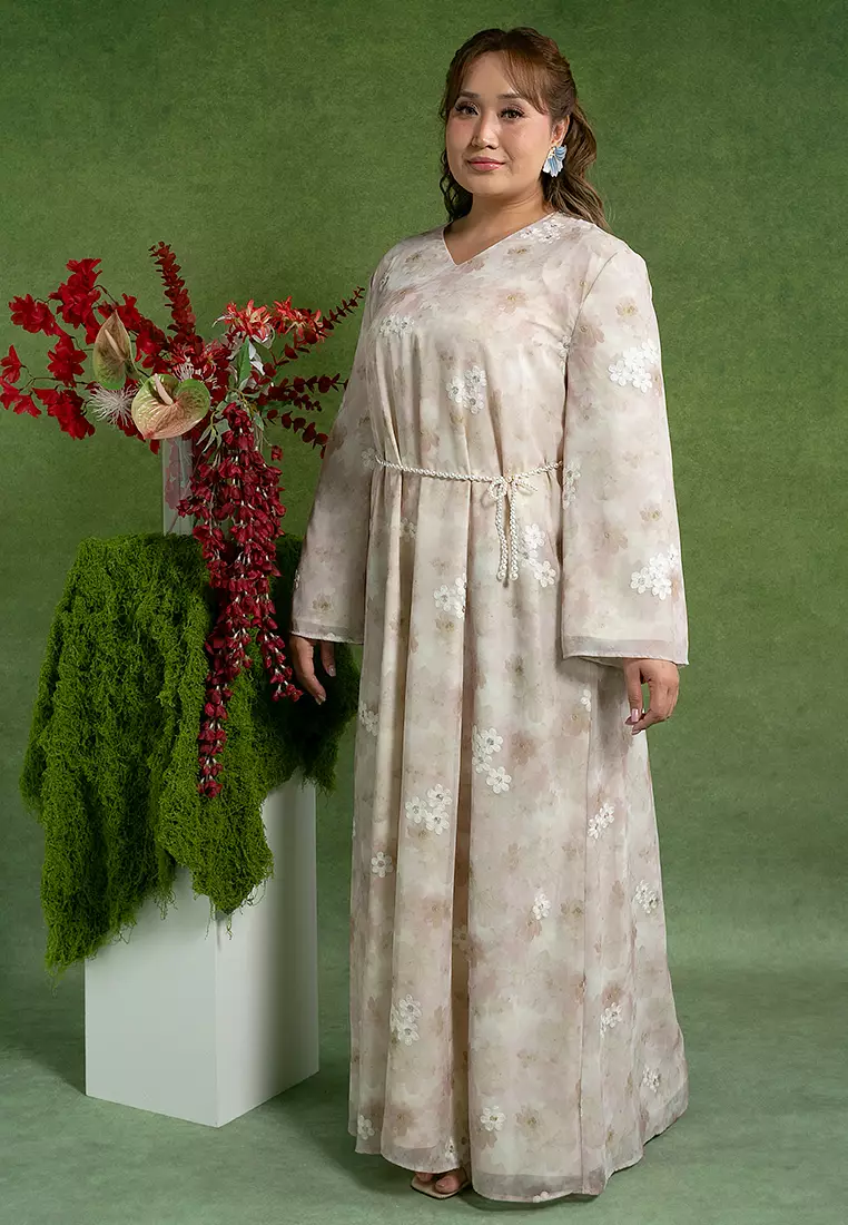 Dalila Plus size Dress with Pearl Belt