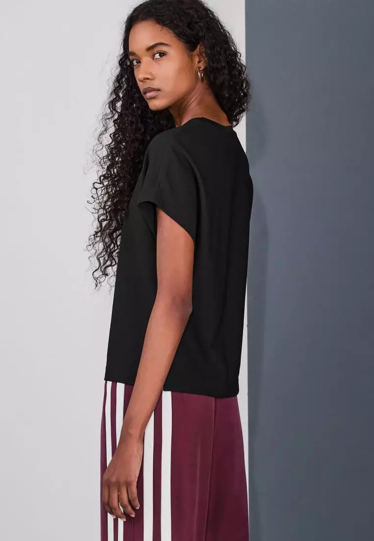 Short Sleeve Keyhole Crew Neck Top