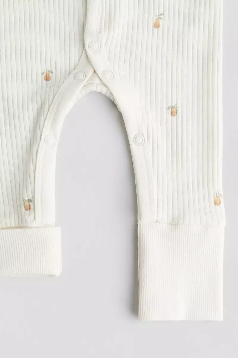 Adjustable-fit romper suit