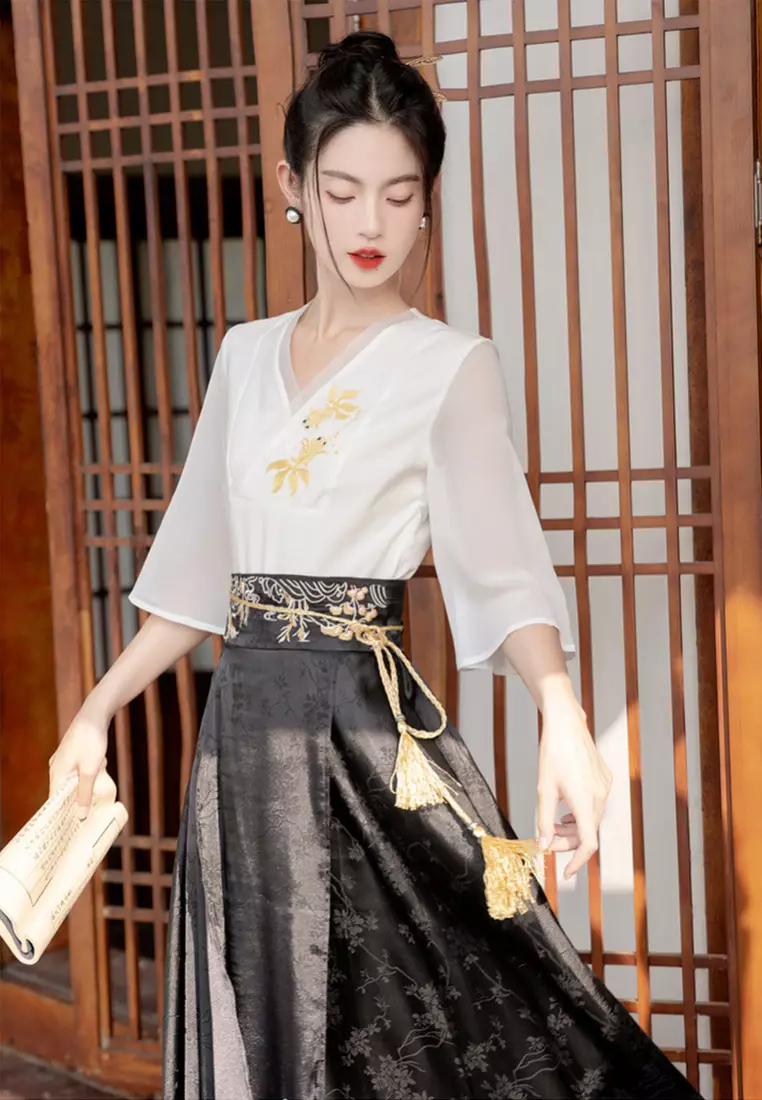 Buy Sunnydaysweety Simple Embroidery Elastic Waist Elegant wrap
