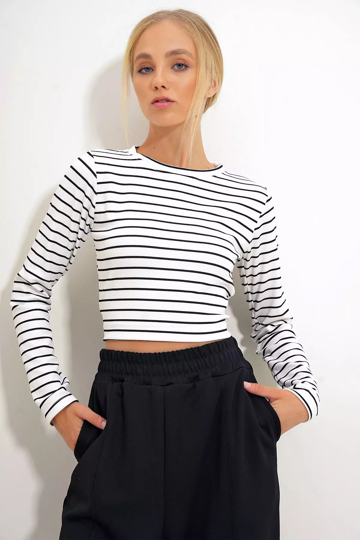Stripe Long Sleeves Crop T-Shirt