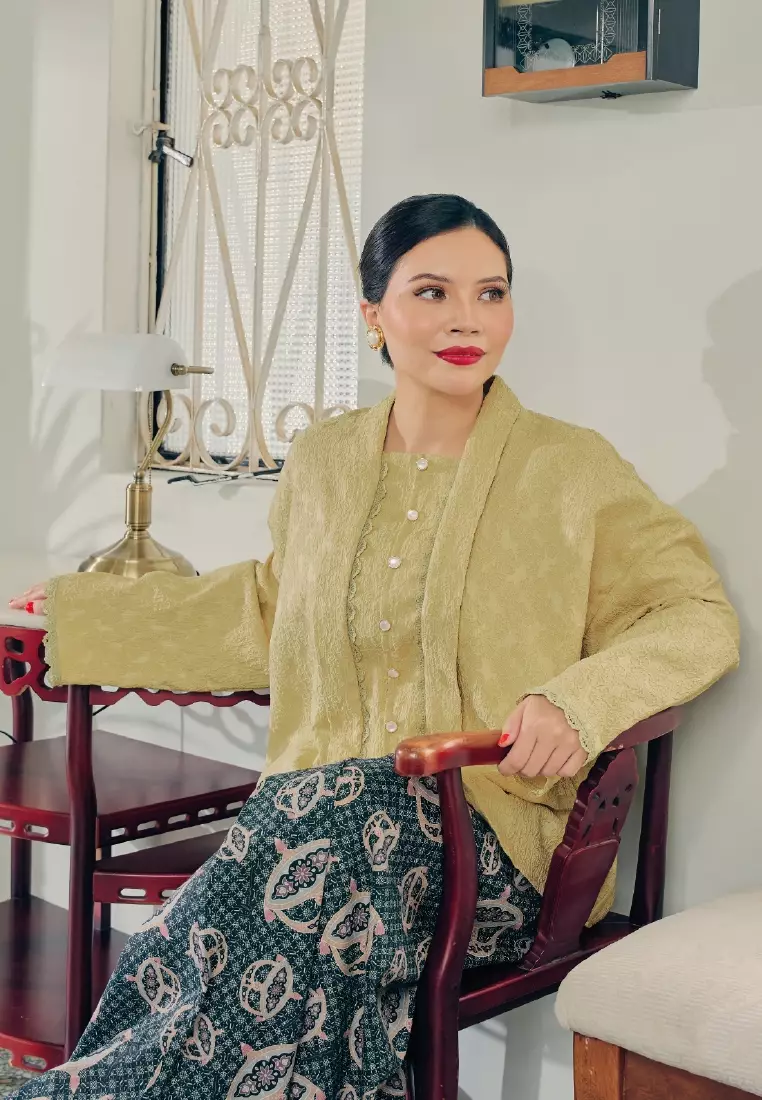 KEBAYA ANOM Top in Kedondong Green