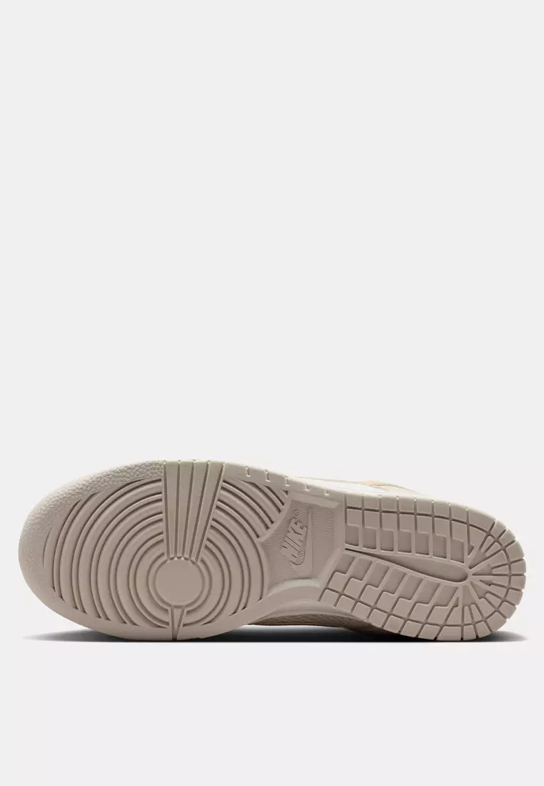 Dunk Low SE Women's Shoes