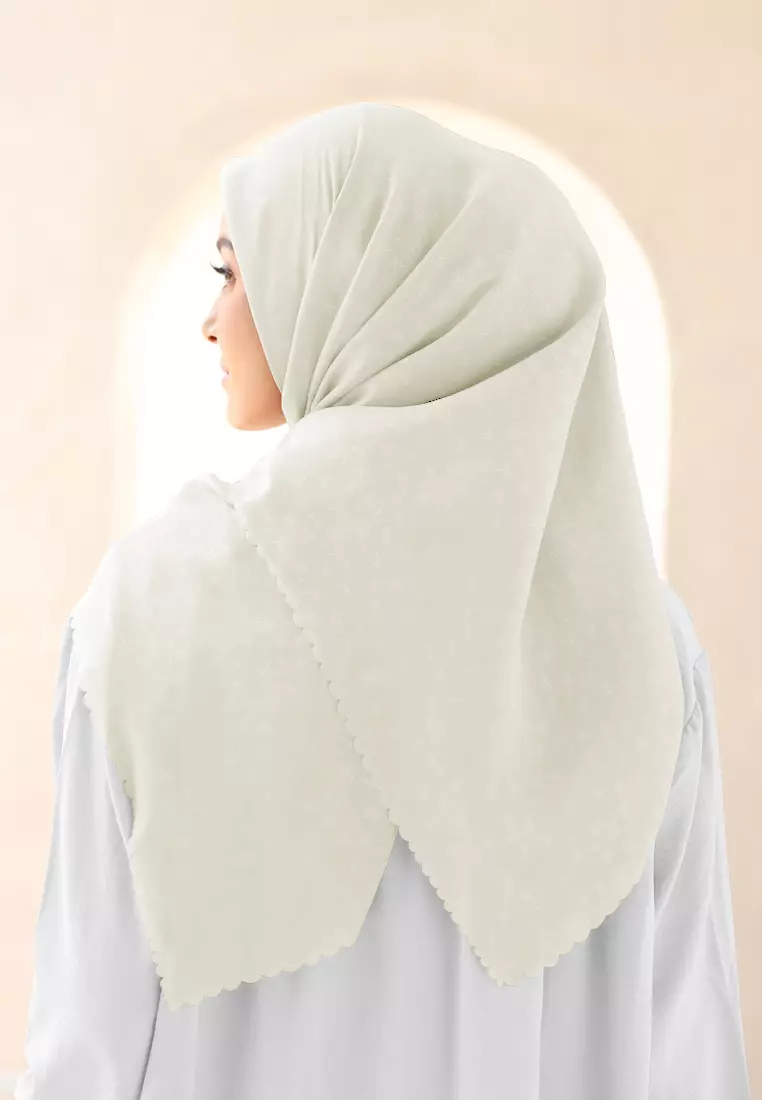 Rada Embossed Square | Hijab Polycotton Scarf Segiempat - Birch Nude