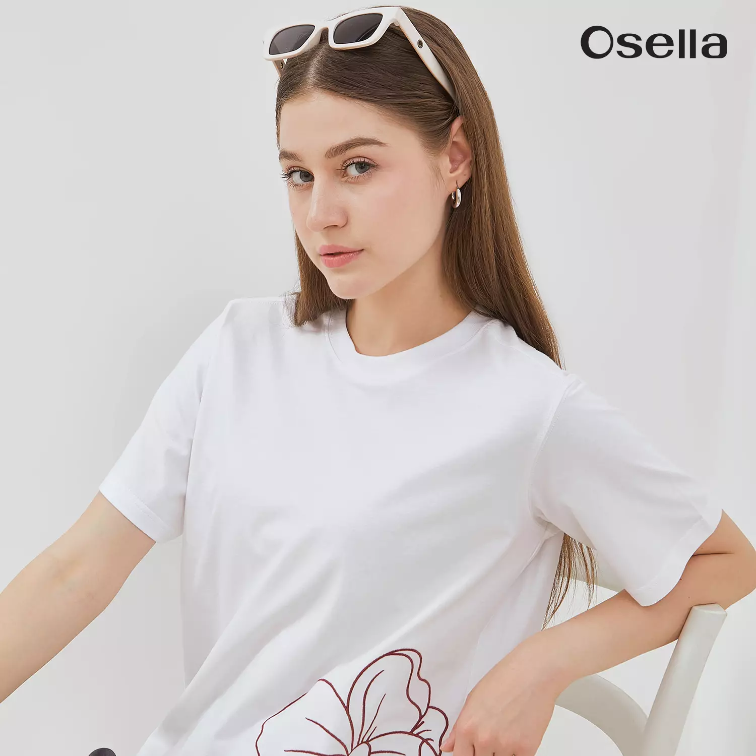 Osella Floral Embroidery T-Shirt 2171660101 | Kaos Basic Motif Bunga Lengan Pendek Wanita