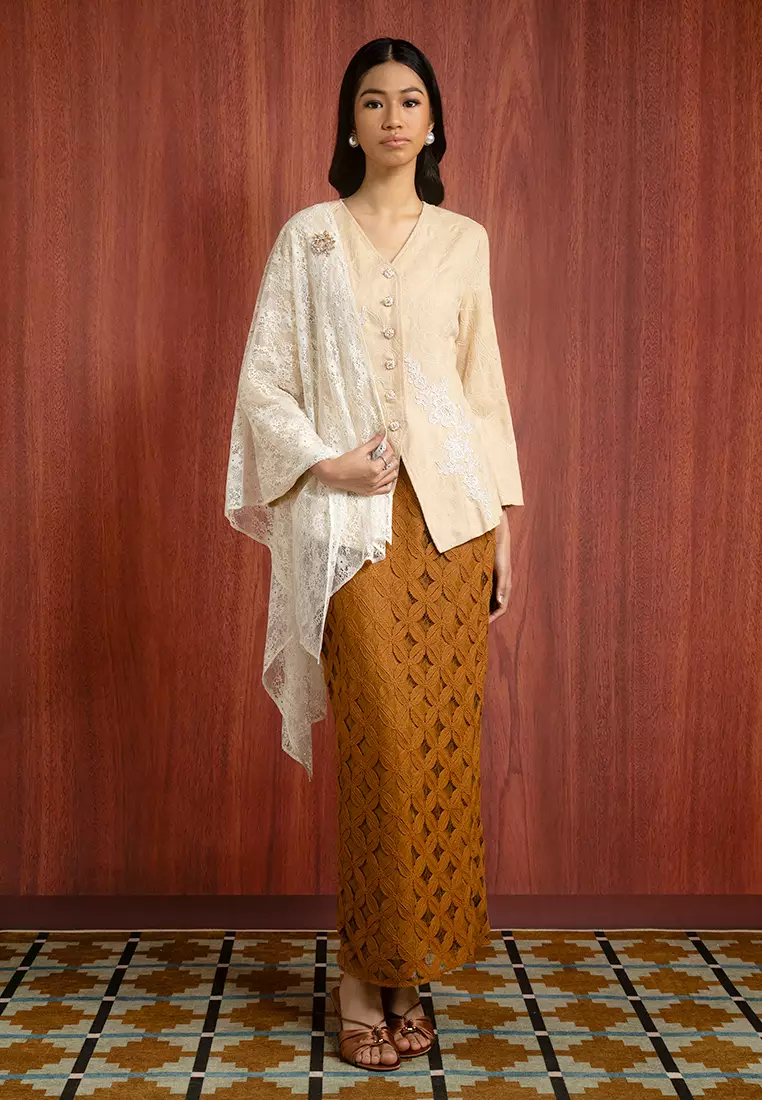 HANI EMBROIDERY KEBAYA SET WITH SHAWL