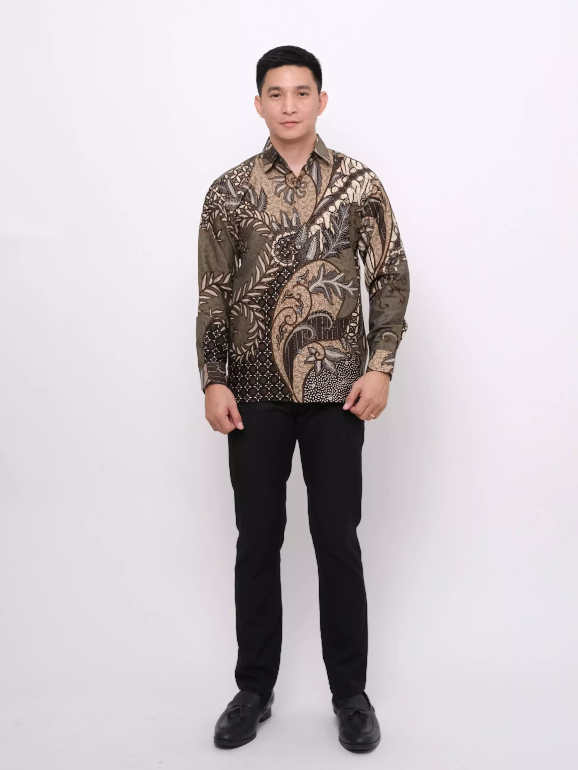 Andre Michel Kemeja Batik Lengan Panjang Abu Cokelat 16732