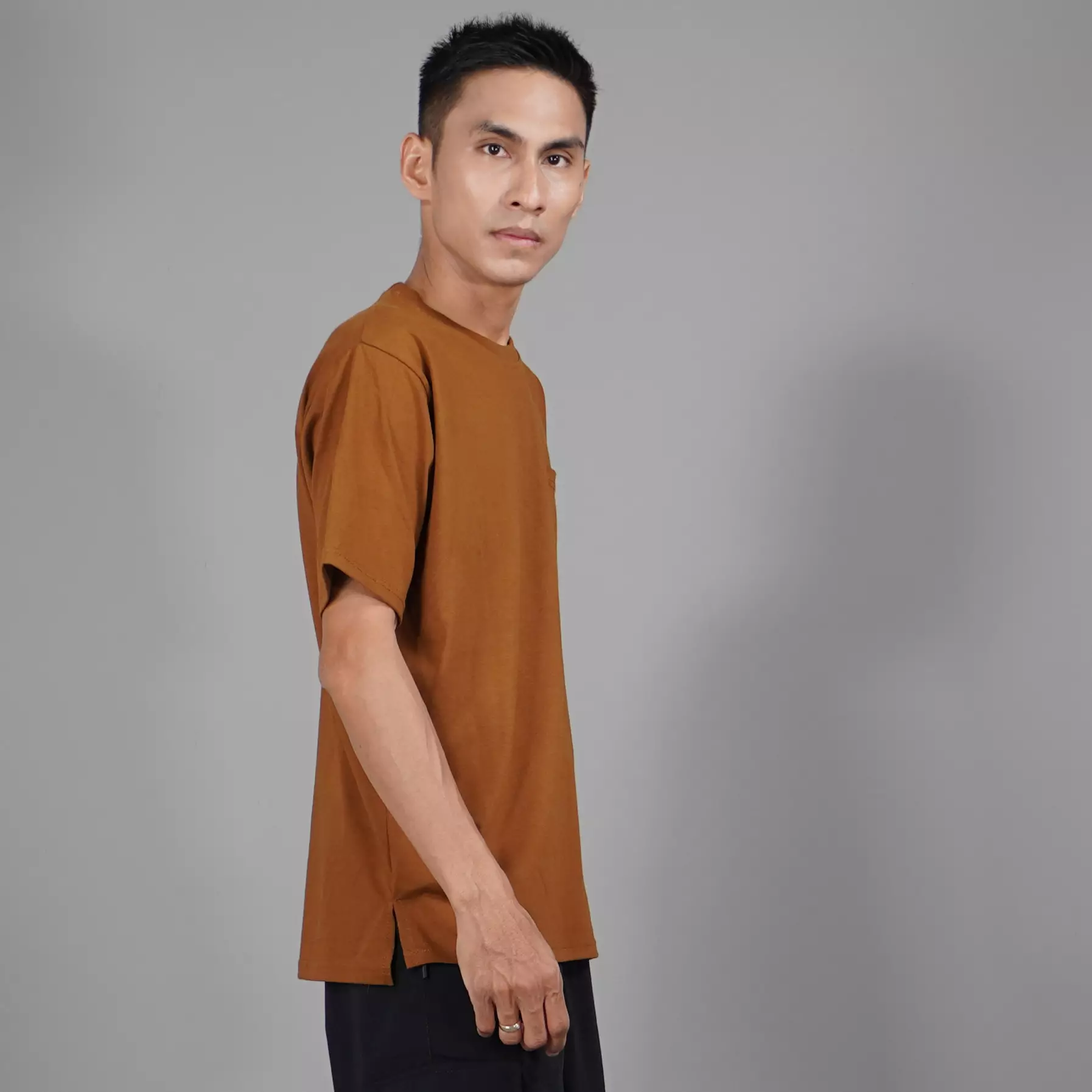  DANIEL Casual T-Shirt Pria Kaos Polos Pria Oversized T-Shirt - Bronze