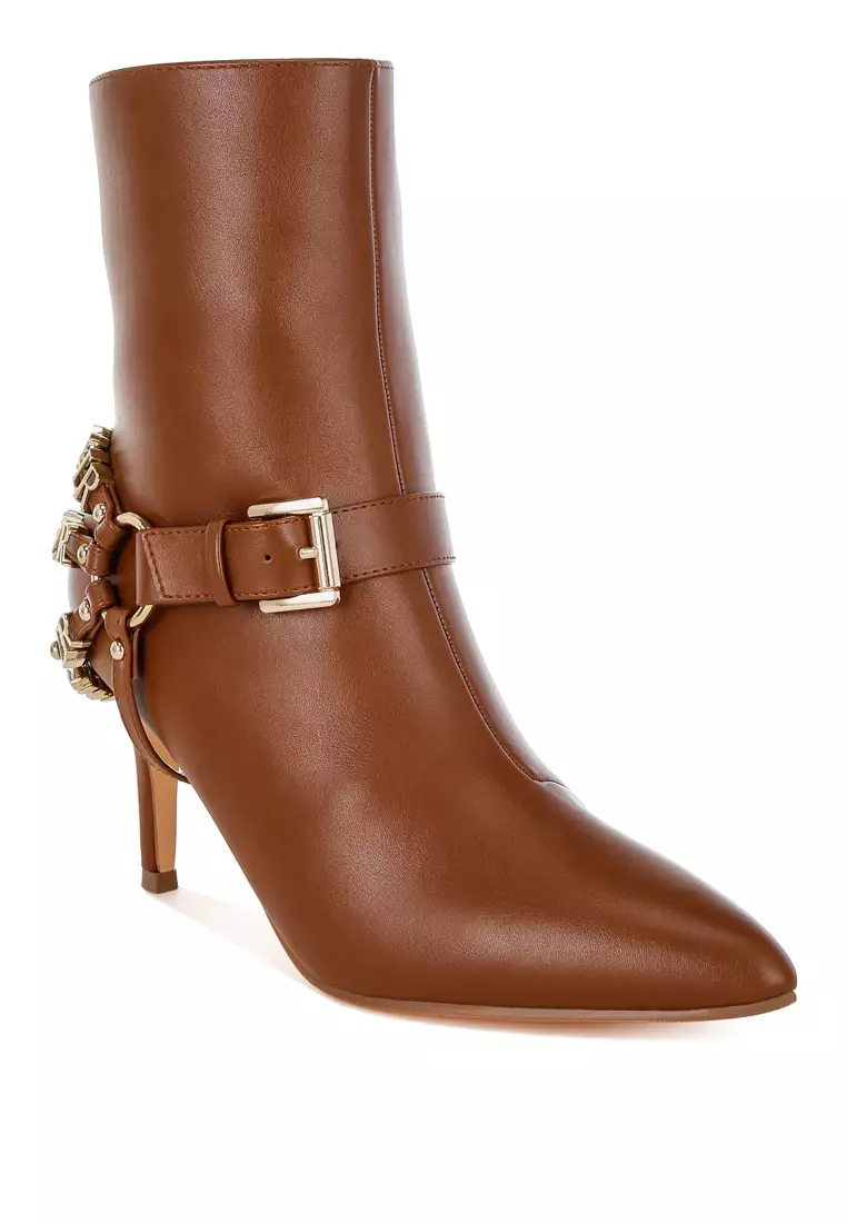 Sepatu bot Stiletto dengan detail tali kekang warna cokelat