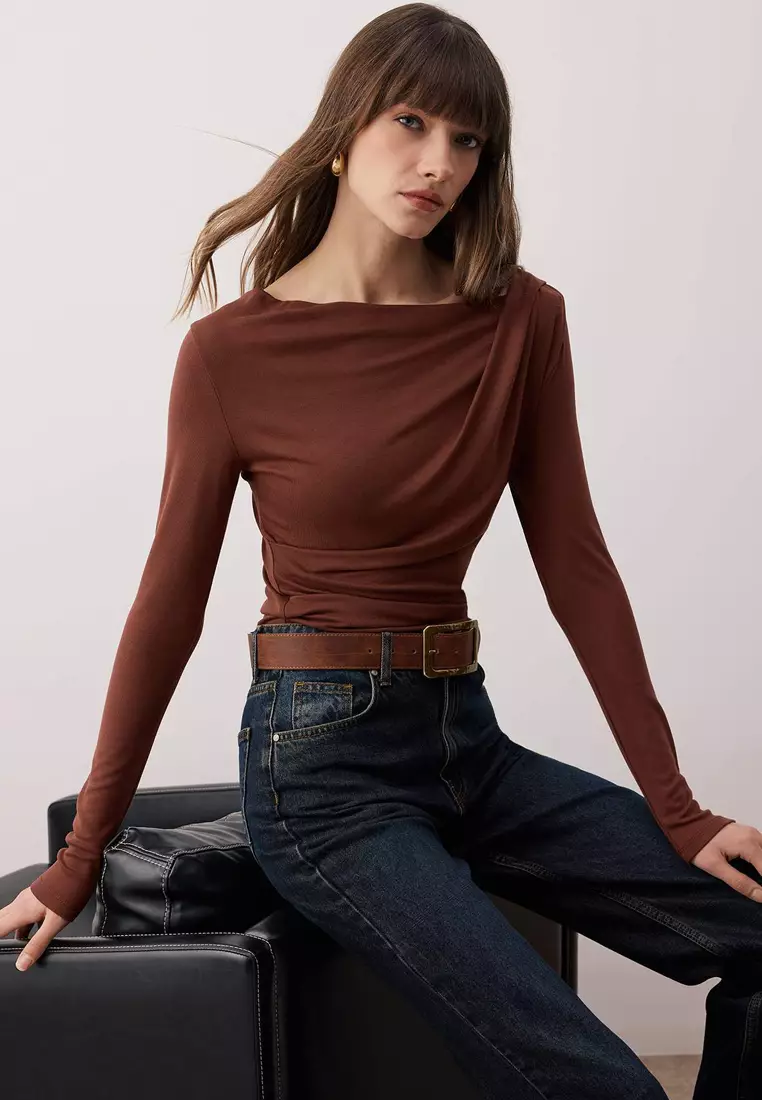 Fitted/Bodycon Asymmetric Neckline Detailed Soft Fabric Knitted Blouse