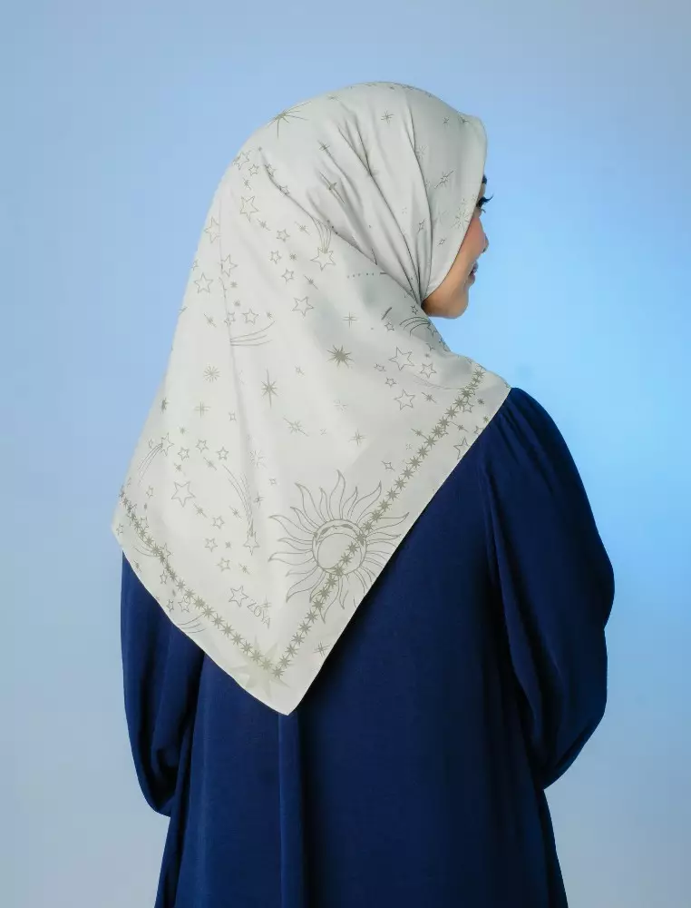 AMBERLY Scarf Silver Cream - Kerudung Hijab Segiempat Motif With Pouch Ziplock - Bahan Poly Fine - Ukuran 110x110