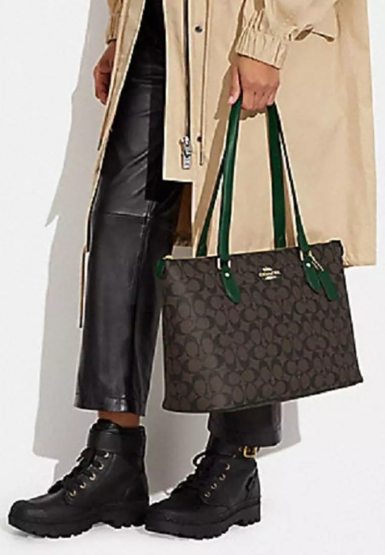 Coach gallery tote best sale in signature canvas
