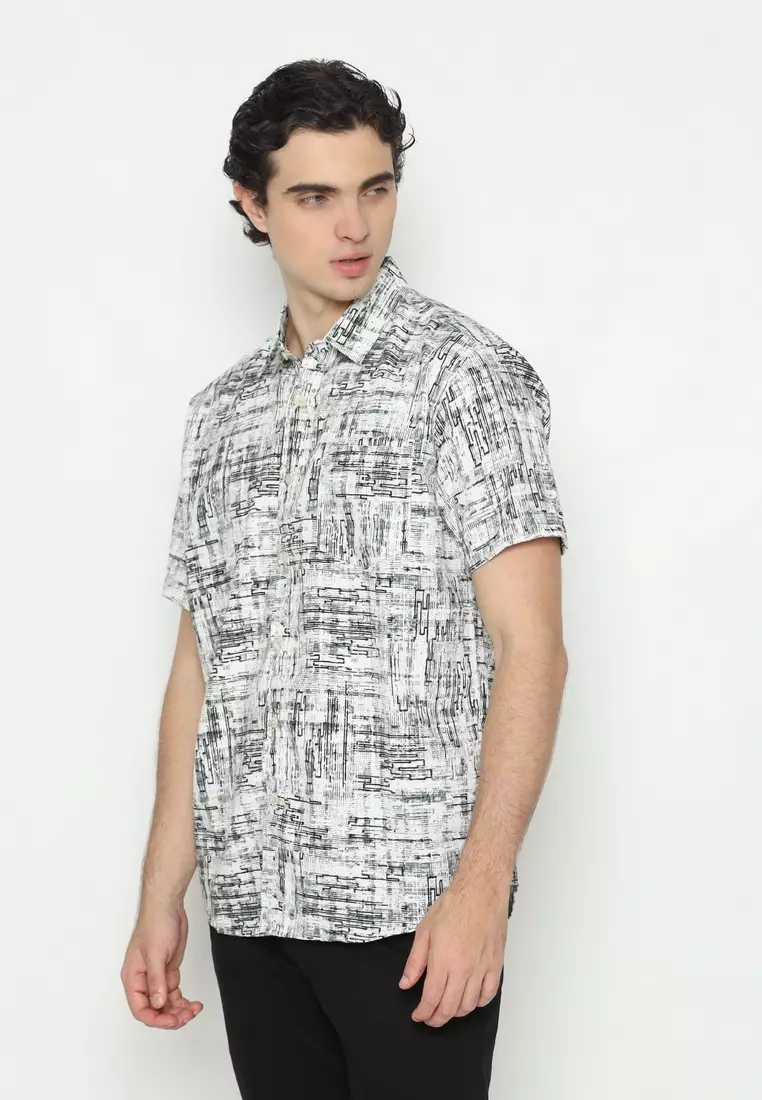 POLICE Kemeja Abstrak Printing Cotton Soft Putih Hijau Regular Fit Pria
