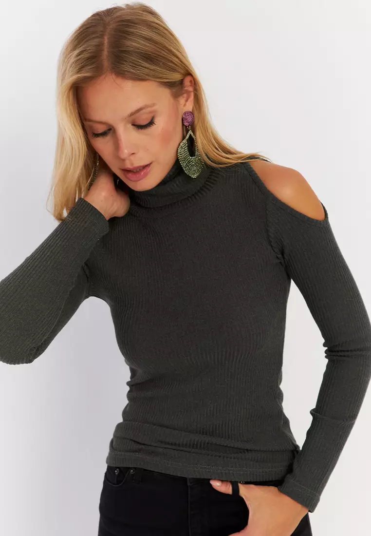 Off-Shoulder Camisole Blouse