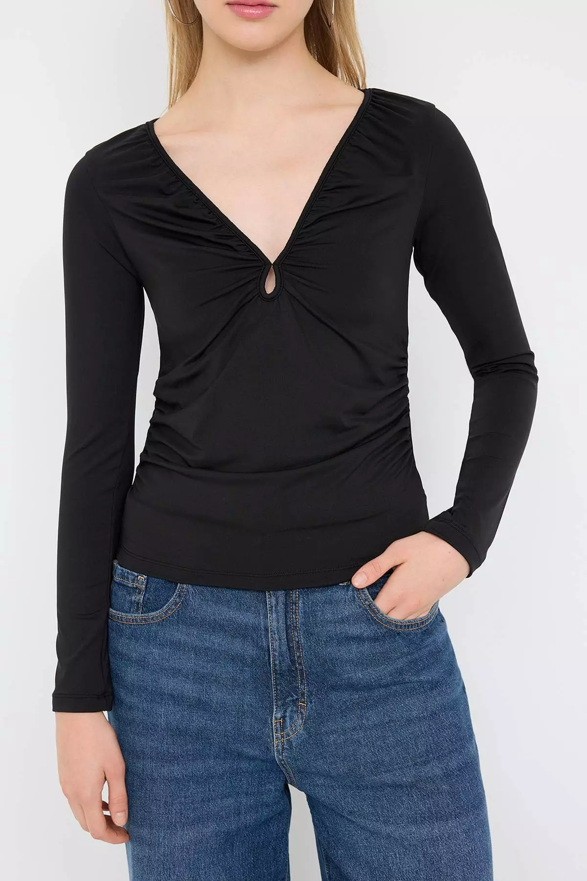 Teen Black Fitted/Body-Smoothing V-Neck Knitted Blouse